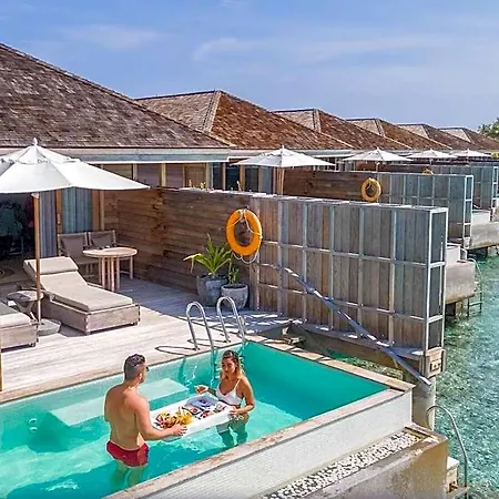 Over Water With Private Pool 3* 엠디나